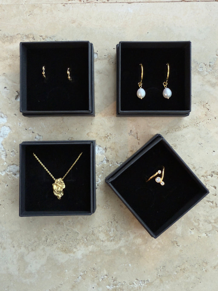 Andcopenhagen - Luksus julegave - 1 rejsesmykkeskrin + 4 stk 18 karat guldbelagte smykker