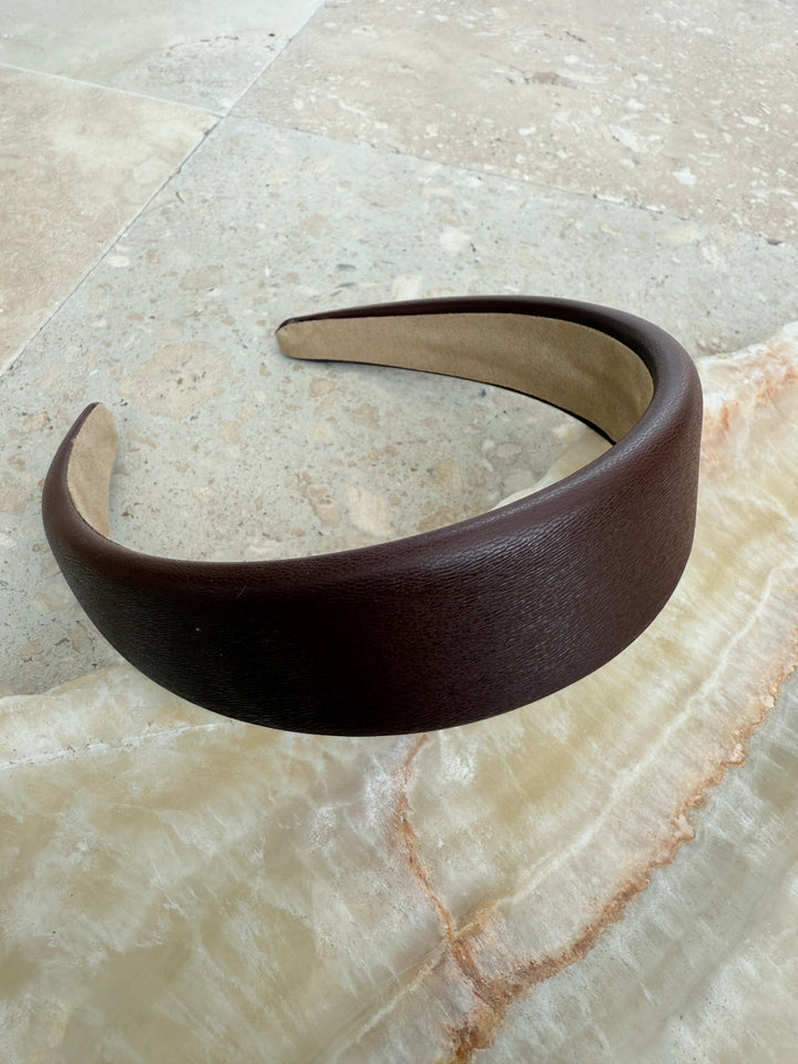 Sassy Copenhagen - Hårbøjle - Glat læder - Sikka Brun - Stilkompagniet.dk