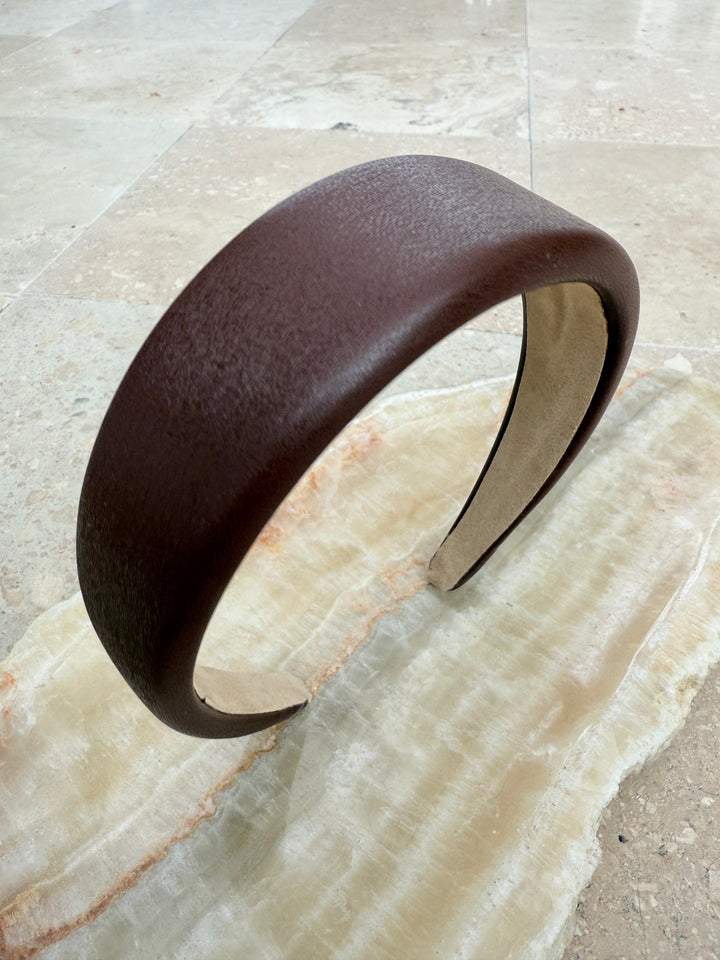 Sassy Copenhagen - Hårbøjle - Glat læder - Sikka Brun - Stilkompagniet.dk