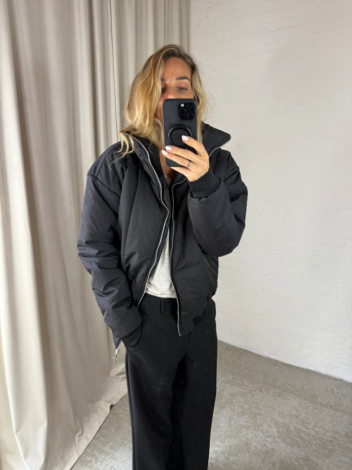Sassy Copenhagen - Puffer Jakke - Sort - Tella - Stilkompagniet.dk
