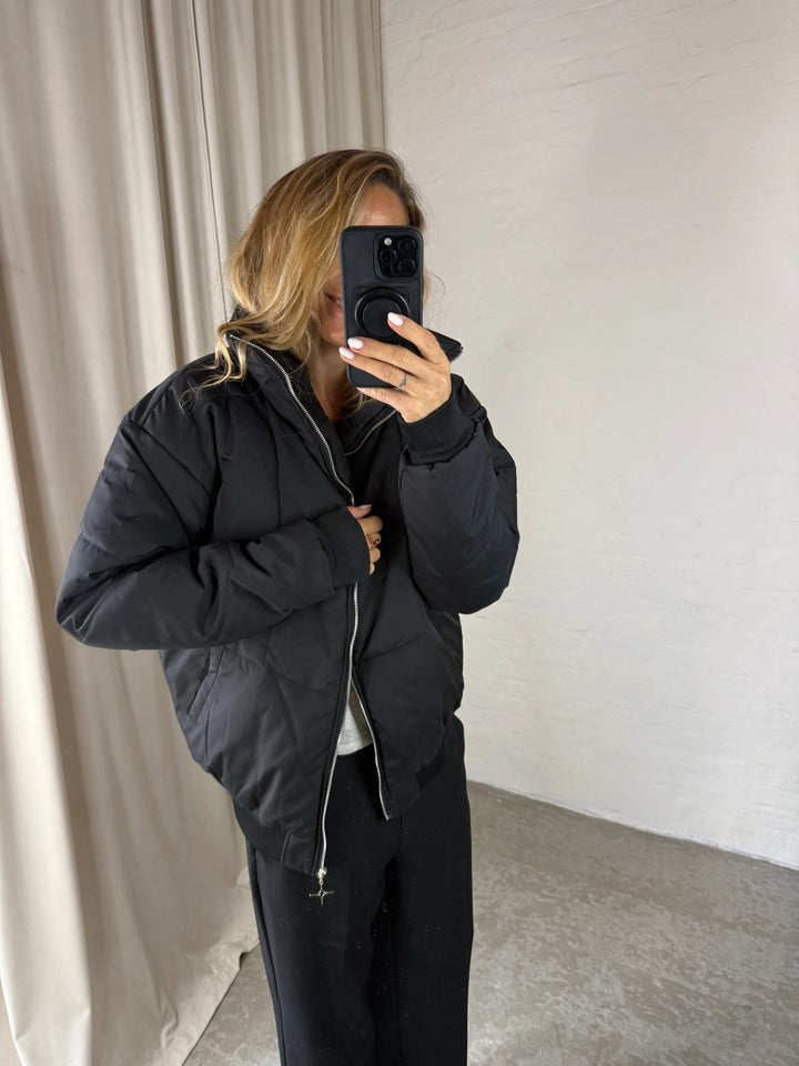 Sassy Copenhagen - Puffer Jakke - Sort - Tella - Stilkompagniet.dk