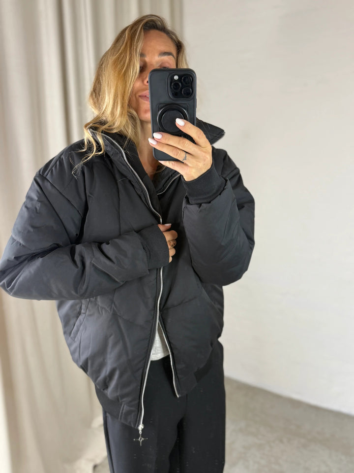 Sassy Copenhagen - Puffer Jakke - Sort - Tella - Stilkompagniet.dk