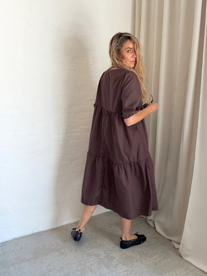 Sassy Copenhagen - Marie kjole med tshirt ærmer - Brun sss - Stilkompagniet.dk