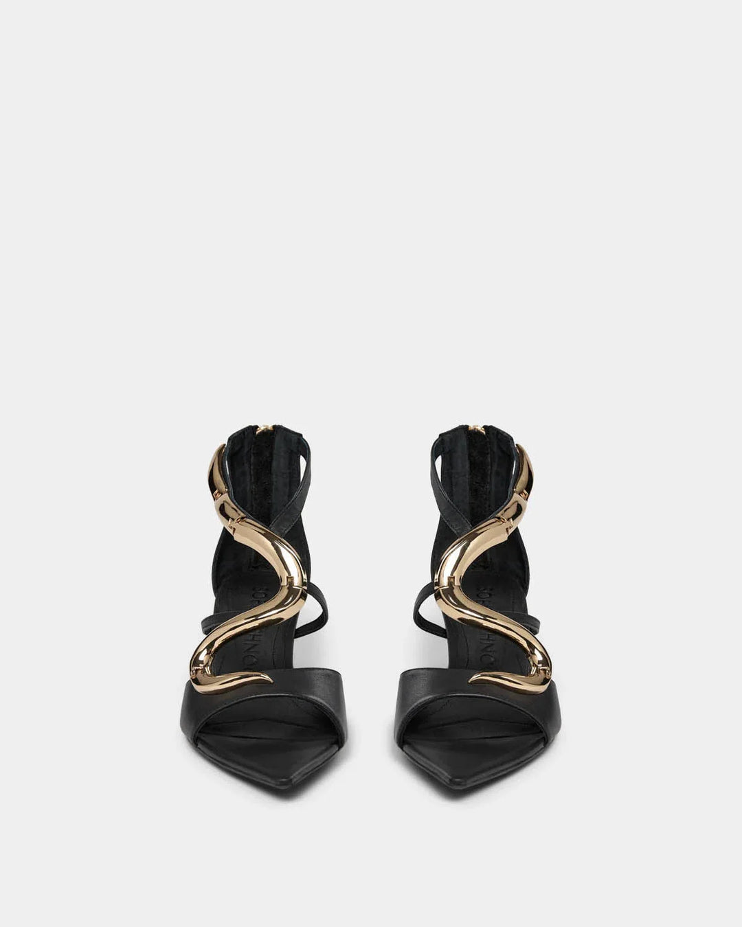 Elegant sort stilet fra Sofie Schnoor Merle forfra