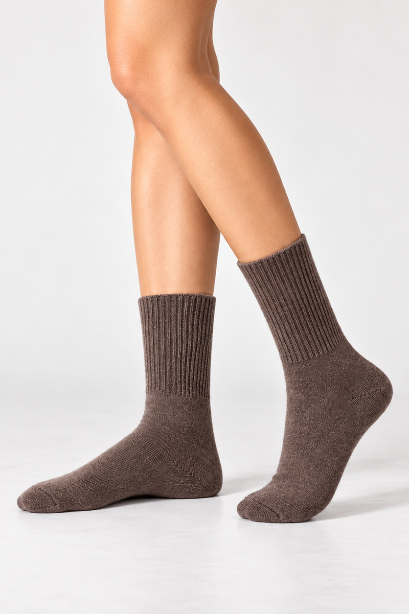 Jupiter fra Andcopenhagen i mørkebrun består af 80% cashmere