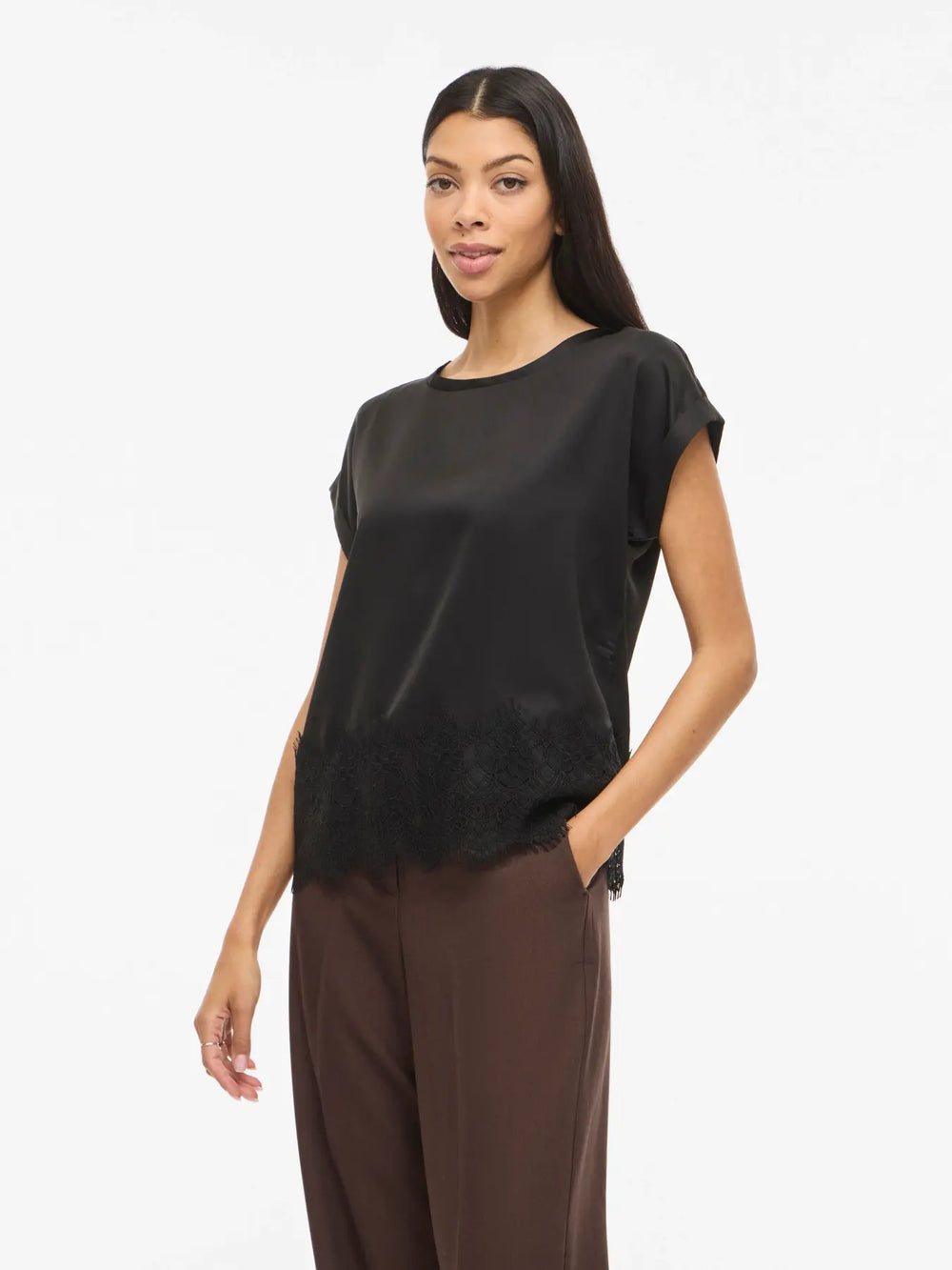 Vila - Satin Top med blonde - Sort - Viellette