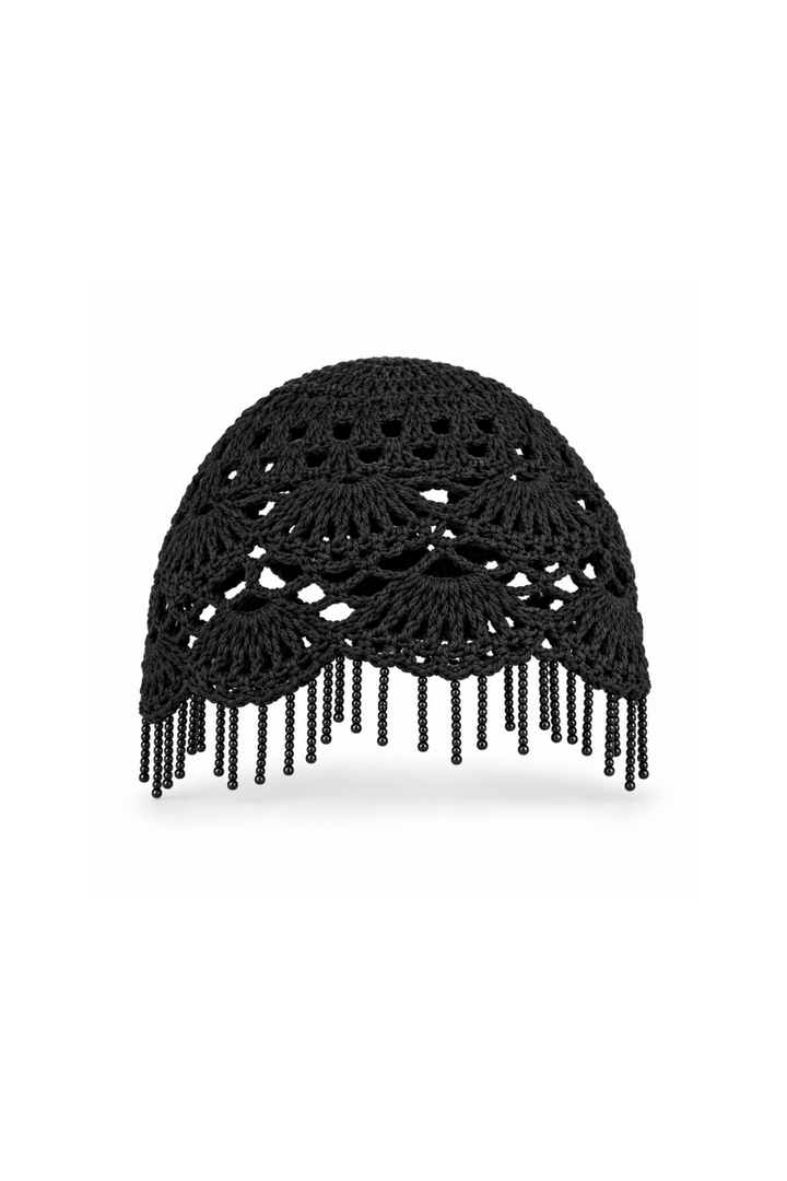 Sort beanie med perlefrynser fra Sassy Copenhagen