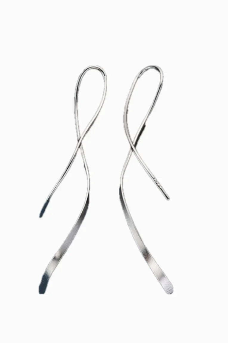 Blair øreringe i 925 sterlingsølv fra Andcopenhagen Jewelry, elegant kurvet design.