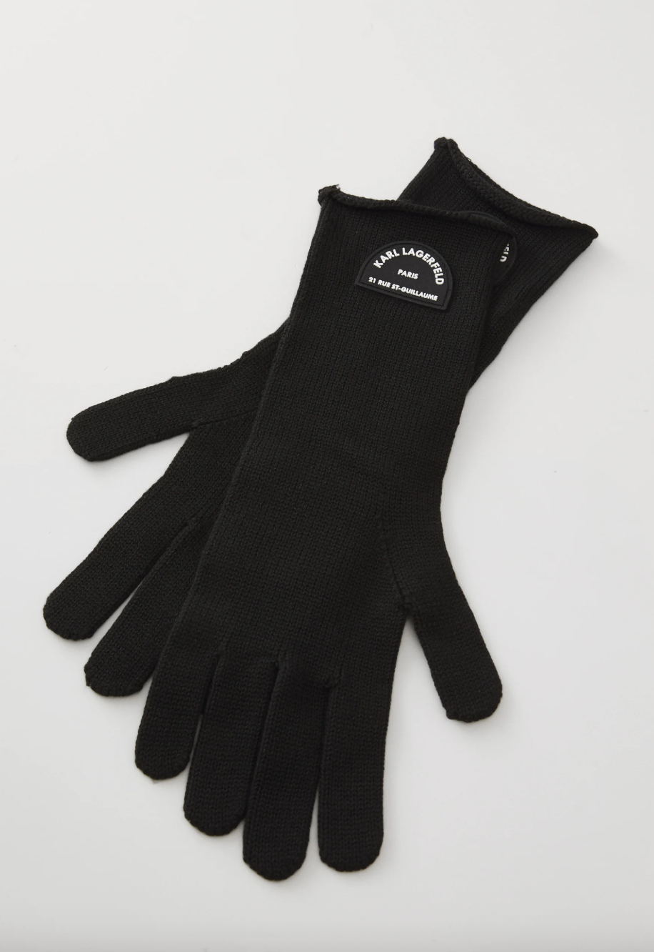Sorte fingerhandsker med "KARL LAGERFELD PARIS 21 RUE ST-GUILLAUME" mærke. Enkel og stilfuld.