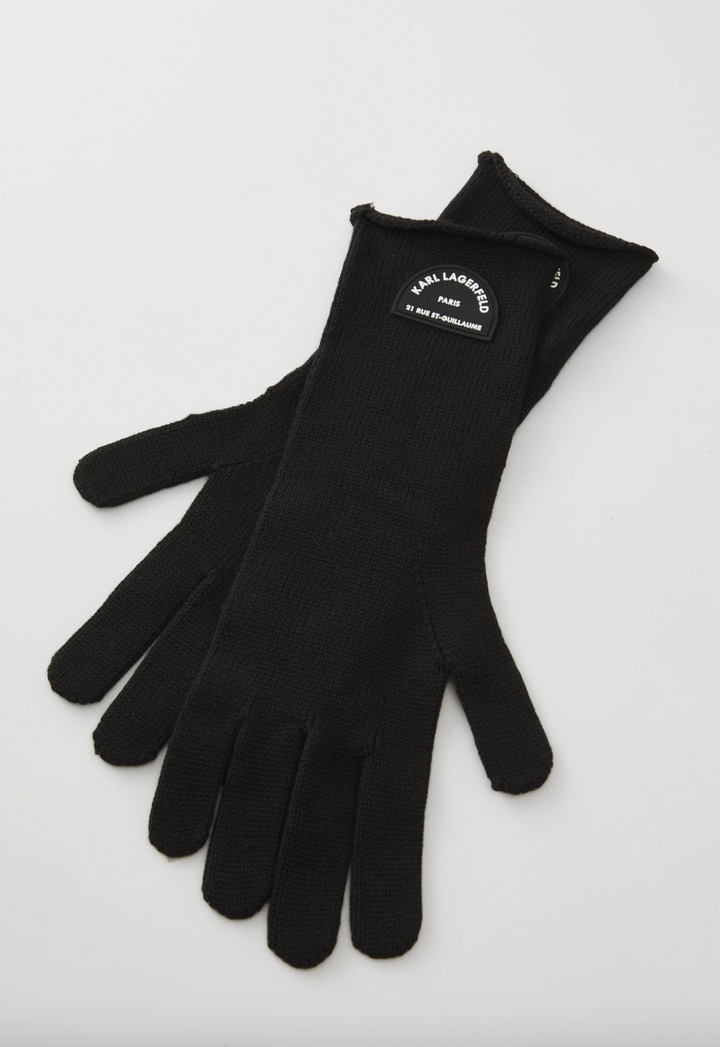 Sorte fingerhandsker med "KARL LAGERFELD PARIS 21 RUE ST-GUILLAUME" mærke. Enkel og stilfuld.