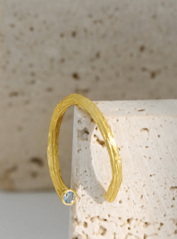 Andcopenhagen Guldringe Justerbar ring med blå sten i - 18 karat guldbelagt sterlingsølv - Silje - Andcopenhagen