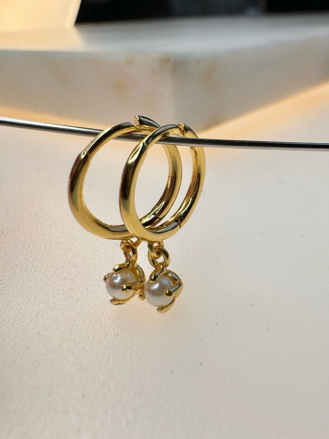 Andcopenhagen Jewelry - Øreringe hoops - 18 karat Guldbelagt 925 sterlingsølv - Monica Pearl