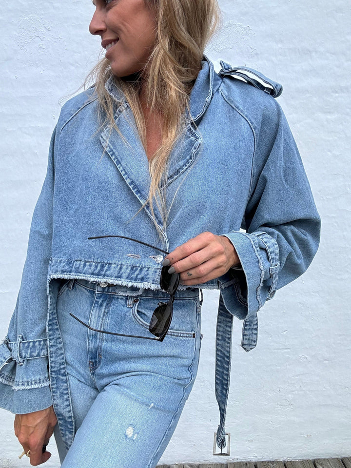 Sassy Copenhagen Jakker Kort denim trenchcoat jakke - Light blue - beccy - Sassy Copenhagen