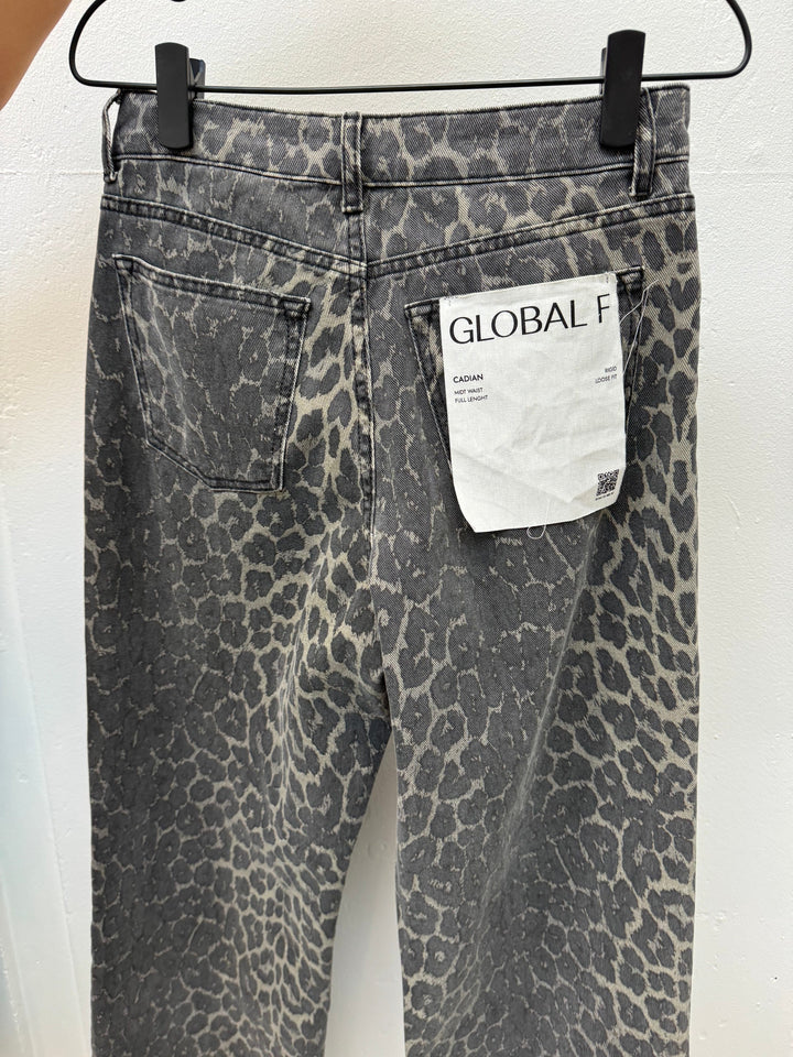 Global Funk Underdele Leopard Denim Jeans - Grå Leo Cadian - Global Funk (Bemærk Preorder)