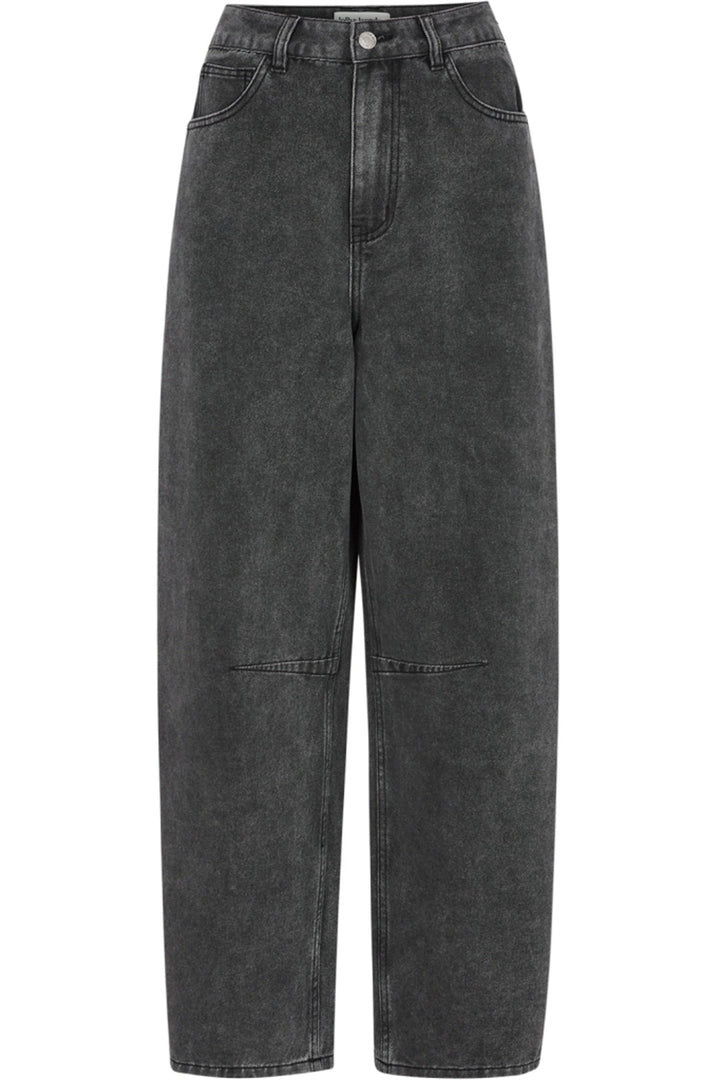 Lollys Laundry AvaLL Jeans in 18 Washed Black, featuring a relaxed fit and crafted from a cotton blend, shown in a flat front