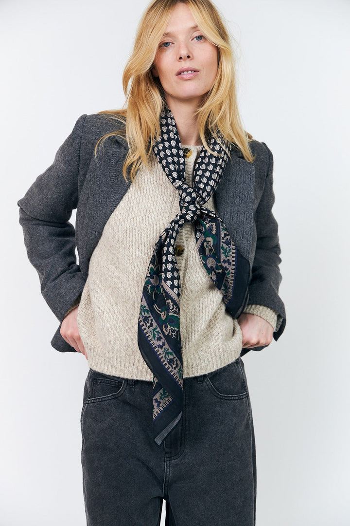 Lollys Laundry JennaLL Big Scarf in black, made of 100% cotton, shown worn by a model with a casual outfit.