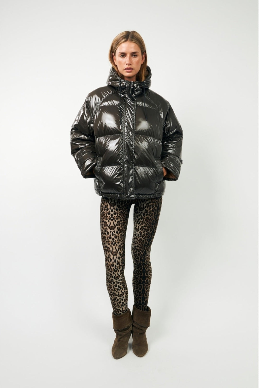 Lollys Laundry ShelbyLL Jacket in Dark Mokka, a shiny puffer jacket with a hood, worn by a model, part of the outerwear colle