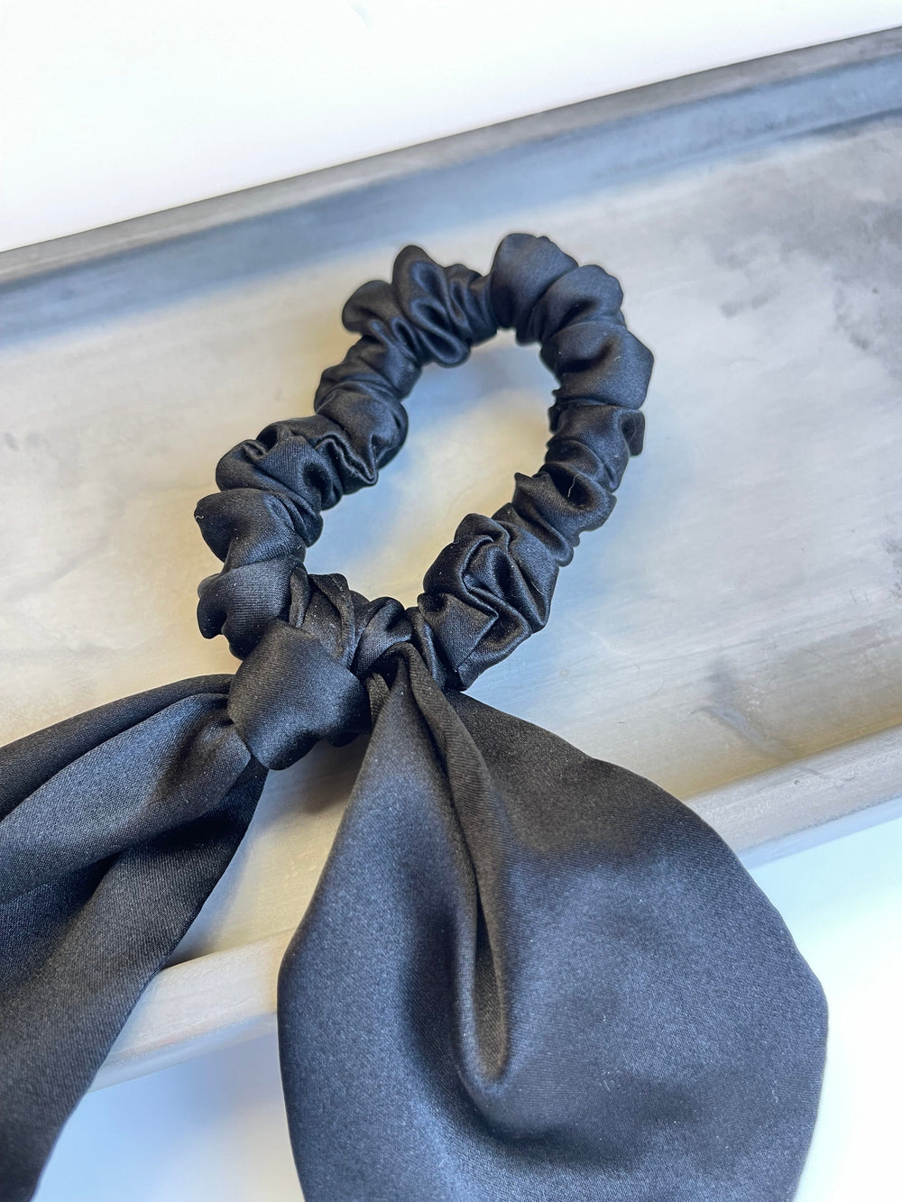 Sassy Copenhagen Accessories Sassy Copenhagen - 100% Silke hår elastik med sløjfe - Sort
