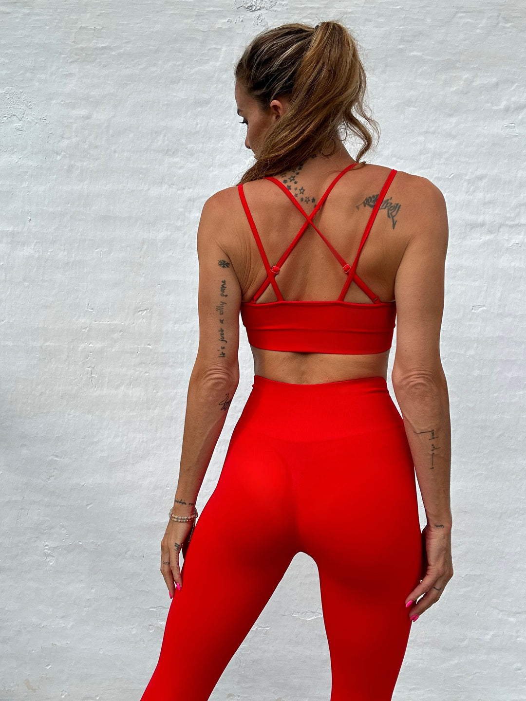 Sassy Copenhagen fitness Sassy Copenhagen - Yoga sæt med justerbare kryds stropper - Fitness shape sæt - rød