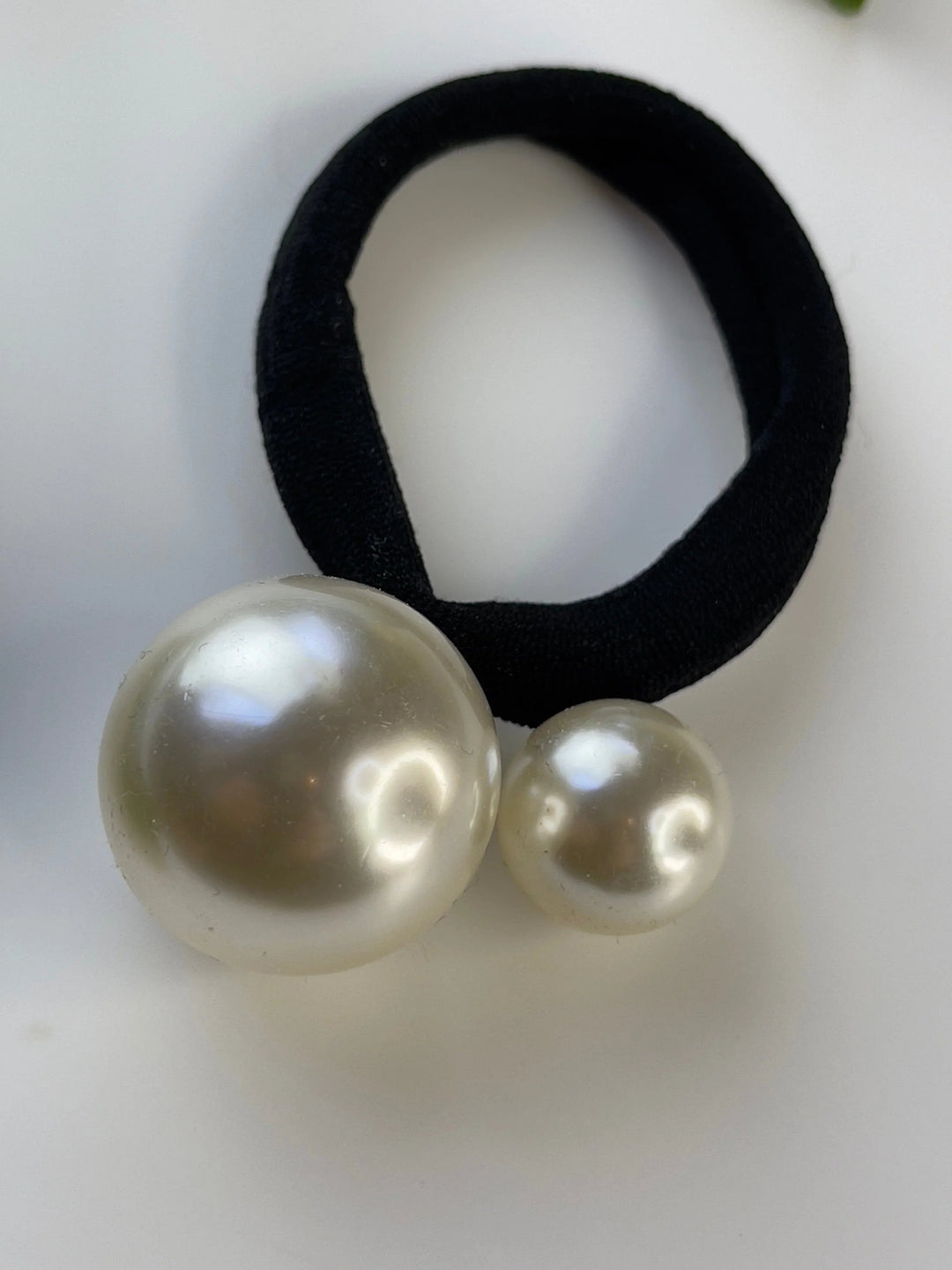 Sassy Copenhagen Accessories Sassy Copenhagen - Perle hårelastik - Sus sort