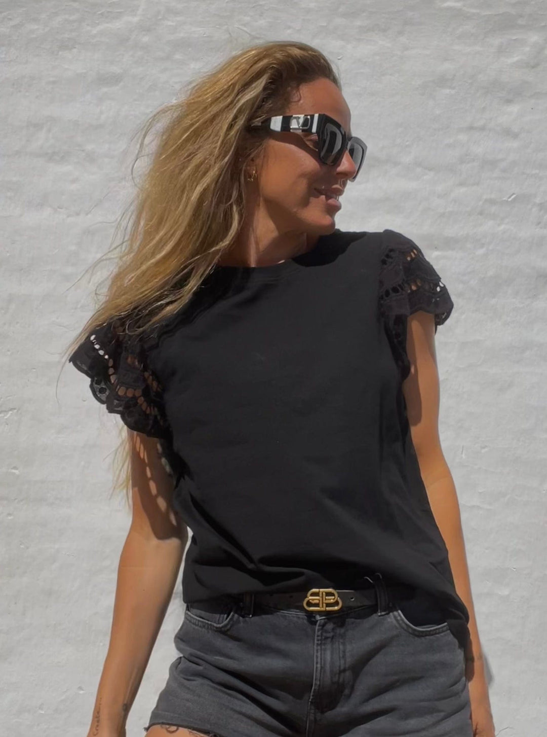 Sassy Copenhagen t-shirts & toppe Boxy t-shirt med blonder - Sort - Mia - Sassy Copenhagen