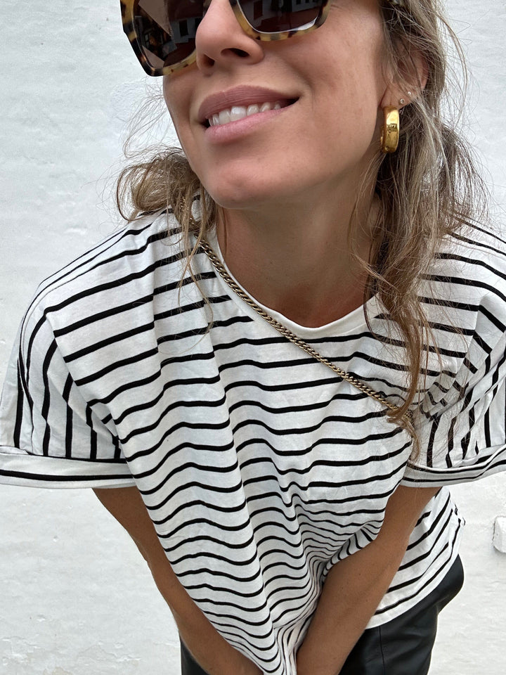 Sassy Copenhagen t-shirts & toppe Sassy Copenhagen Bille - stribet oversize tshirt - sort og hvid