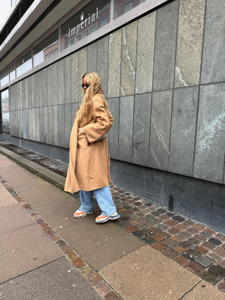 Sassy Copenhagen Trenchcoat - Tenna camel- Sassy Copenhagen