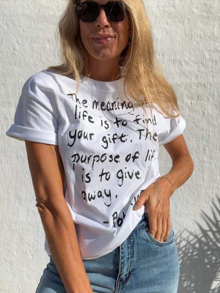 Sassy Copenhagen t-shirts & toppe Statement t-shirt - The meaning of life - Helia - Sassy Copenhagen