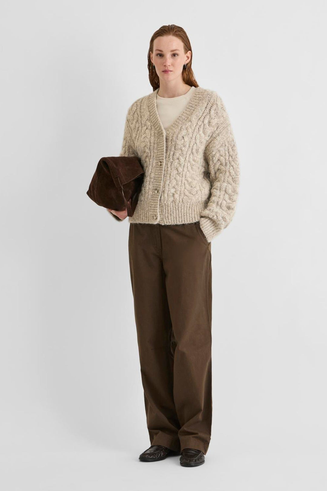 Vila ROUELLIS L/S KNIT CARDIGAN in Pelican color, worn by a model, featuring a loose fit, V-neck, and cable knit design.